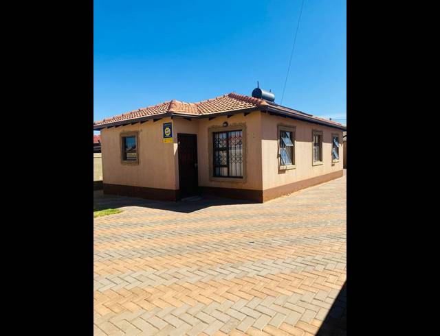 3 BEDROOM HOUSE FOR SALE IN PROTEA GLEN